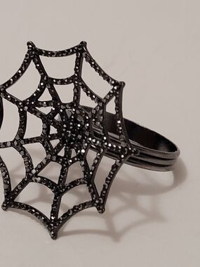 Tahari Black Spiderweb Napkin Ring
